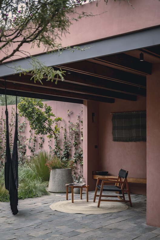 Amores Farm Hotel / Estudio IPA - Interior Photography, Chair, Courtyard