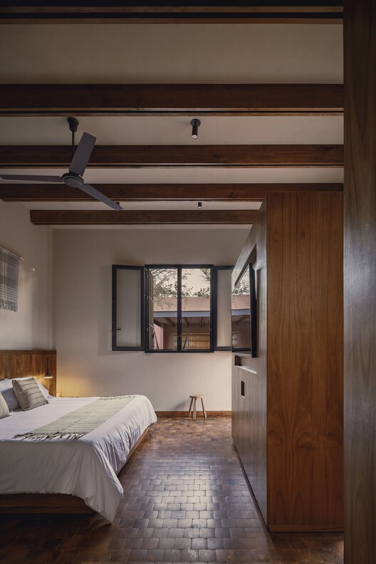 Amores Farm Hotel / Estudio IPA - Interior Photography, Bedroom, Windows, Bed, Beam