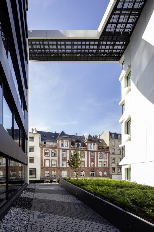 Flare of Frankfurt Apartments / Hadi Teherani Architects  - Exterior Photography, Windows, Facade