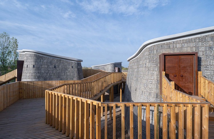 Grotto Retreat Xiyaotou / A( )VOID - Exterior Photography, Brick, Fence