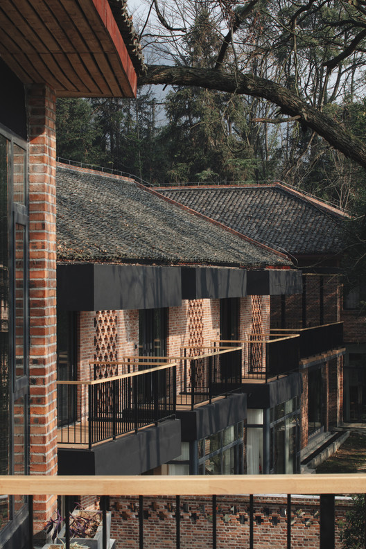 Situ Phoenix Island Hotel Renovation / ZhiXing Architects + Yongxinherui Engineering Consulting - Exterior Photography, Beam, Facade, Windows