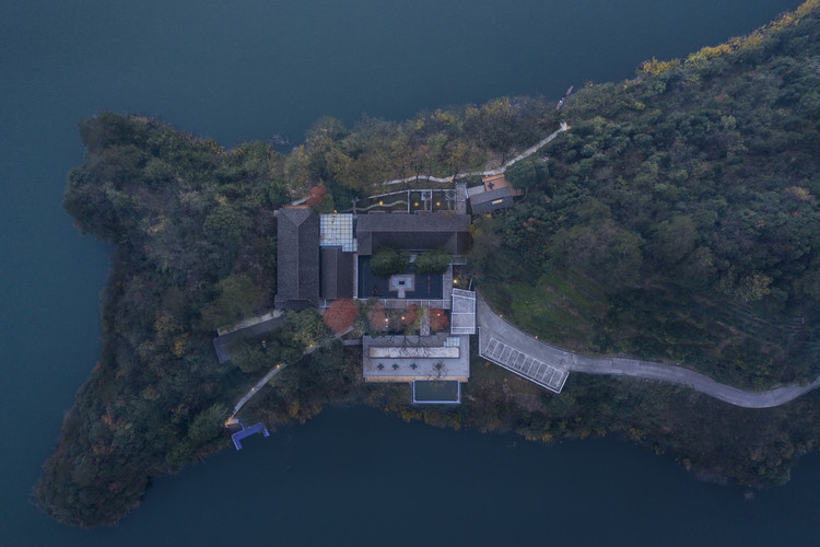 Situ Phoenix Island Hotel Renovation / ZhiXing Architects + Yongxinherui Engineering Consulting - Exterior Photography, Waterfront, Coast